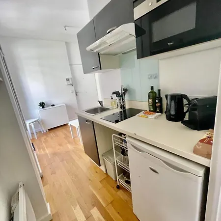 Lägenhet Two-rooms With Balcony In Nice