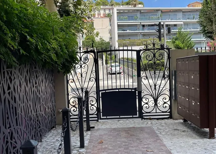 Two-rooms With Balcony In Nice