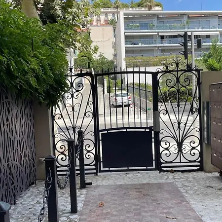 Two-rooms With Balcony In Ницца